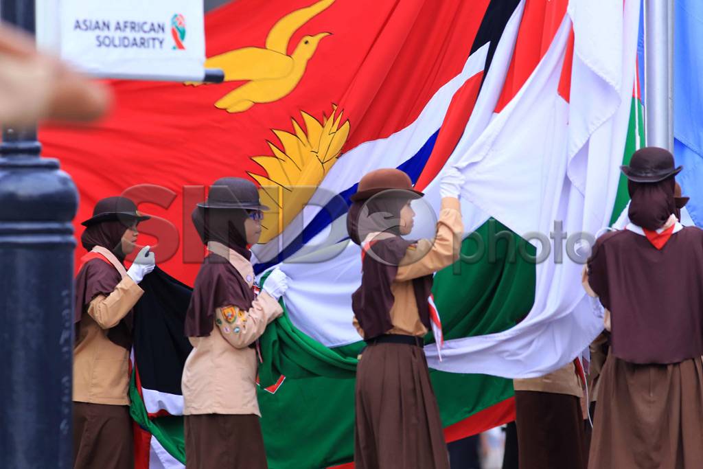 Bendera Negara Peserta...
