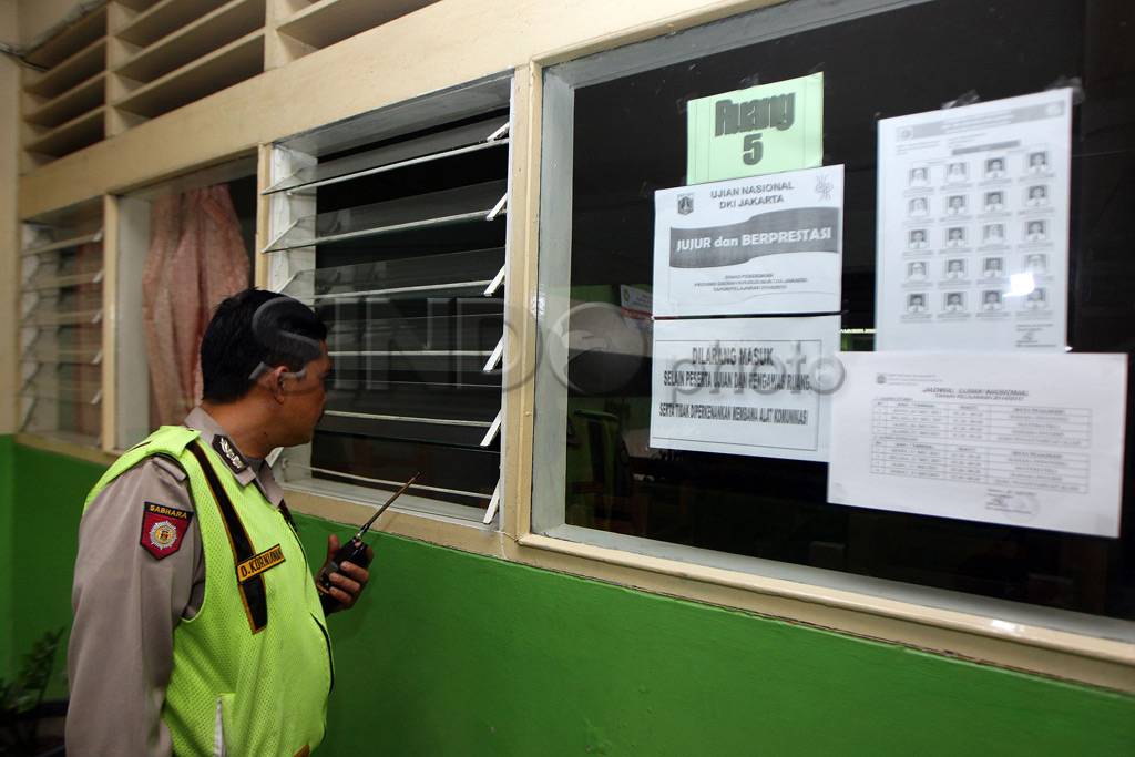 Polisi Jaga Sekolah...