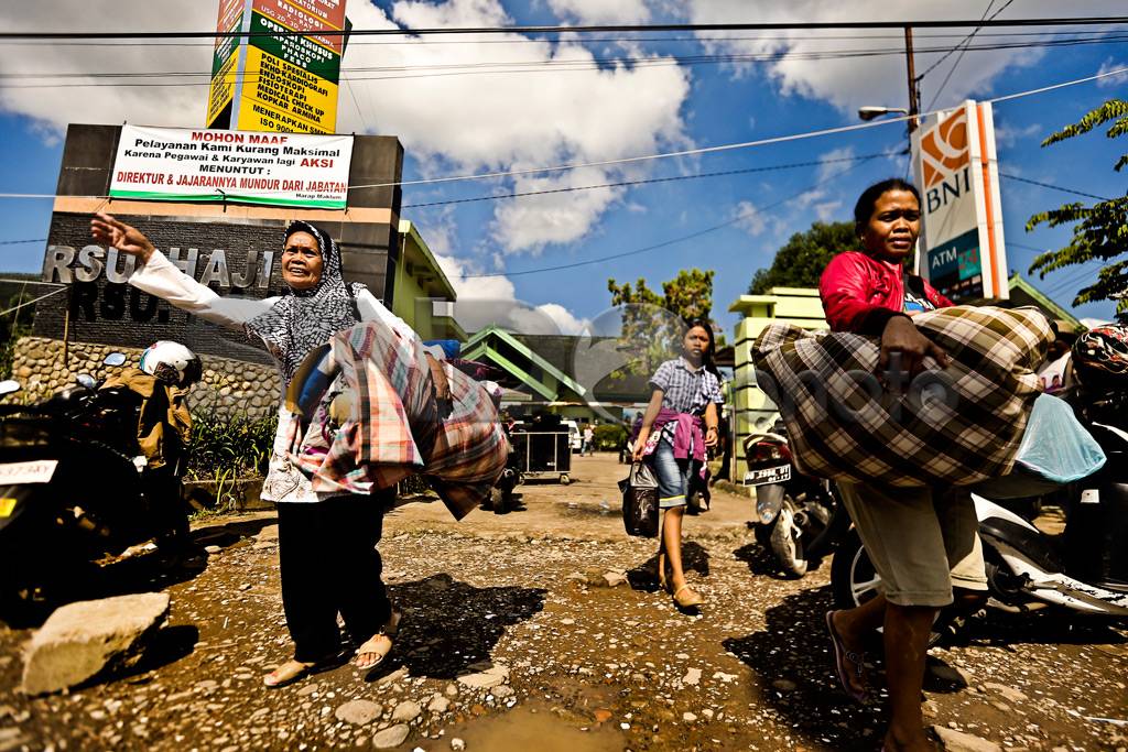 Karyawan RS Mogok Kerja,...
