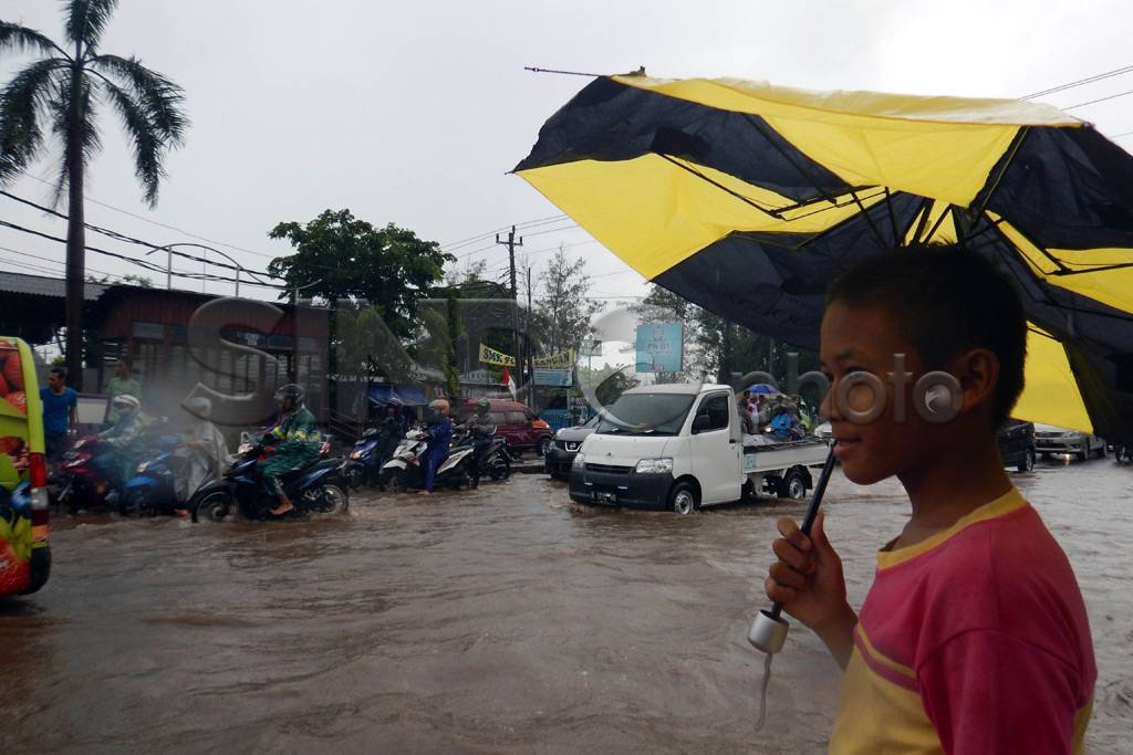 Hujan Deras, Jalan di...