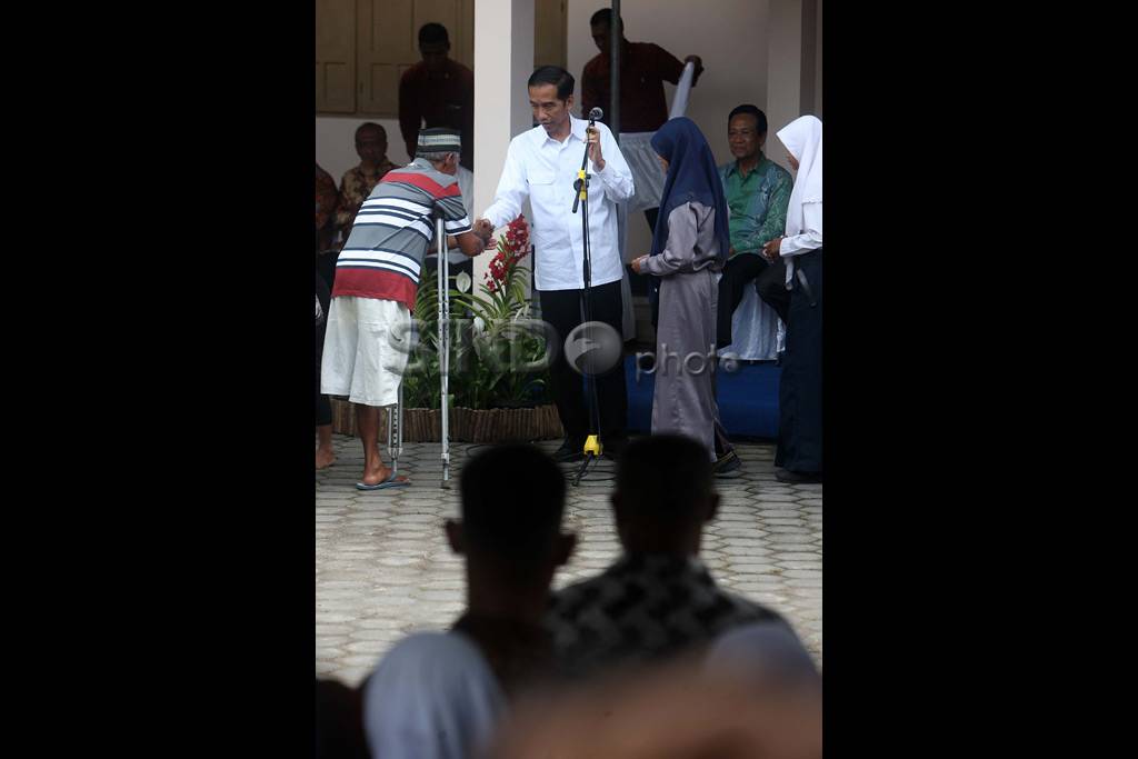 Presiden Jokowi Bagikan...