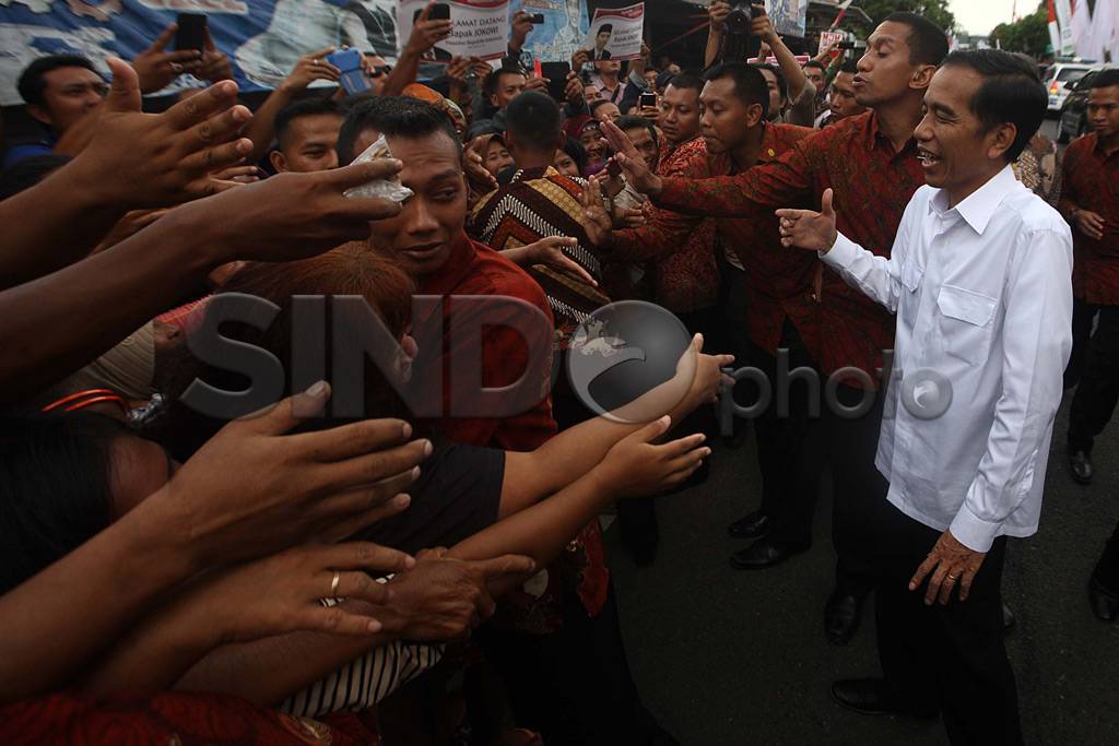 Presiden Jokowi Bagikan...