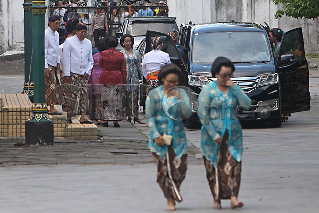 Sultan Hamengku Buwono...