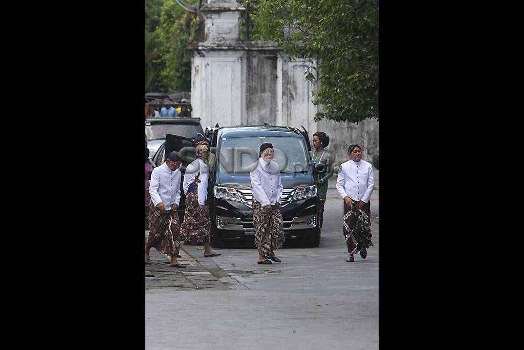 Sultan Hamengku Buwono...