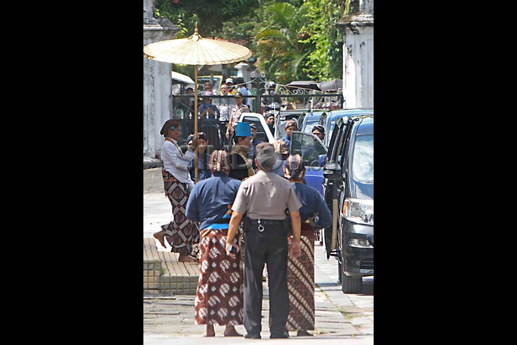 Sultan Hamengku Buwono...