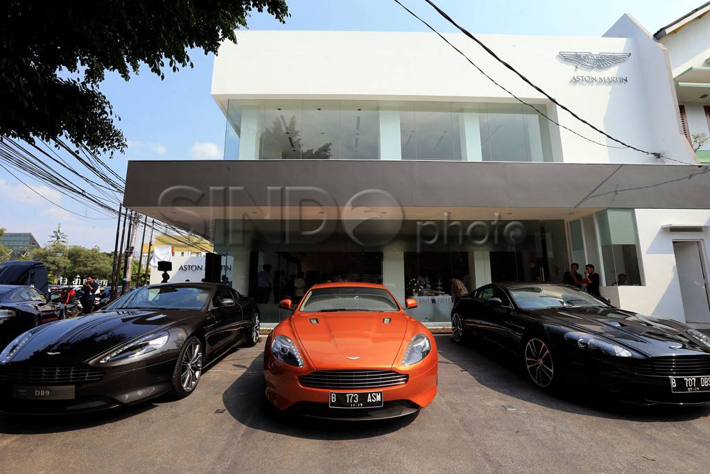 Showroom Perdana Aston...