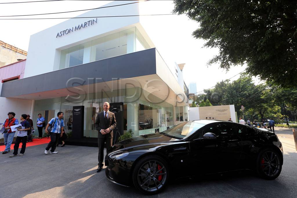 Showroom Perdana Aston...