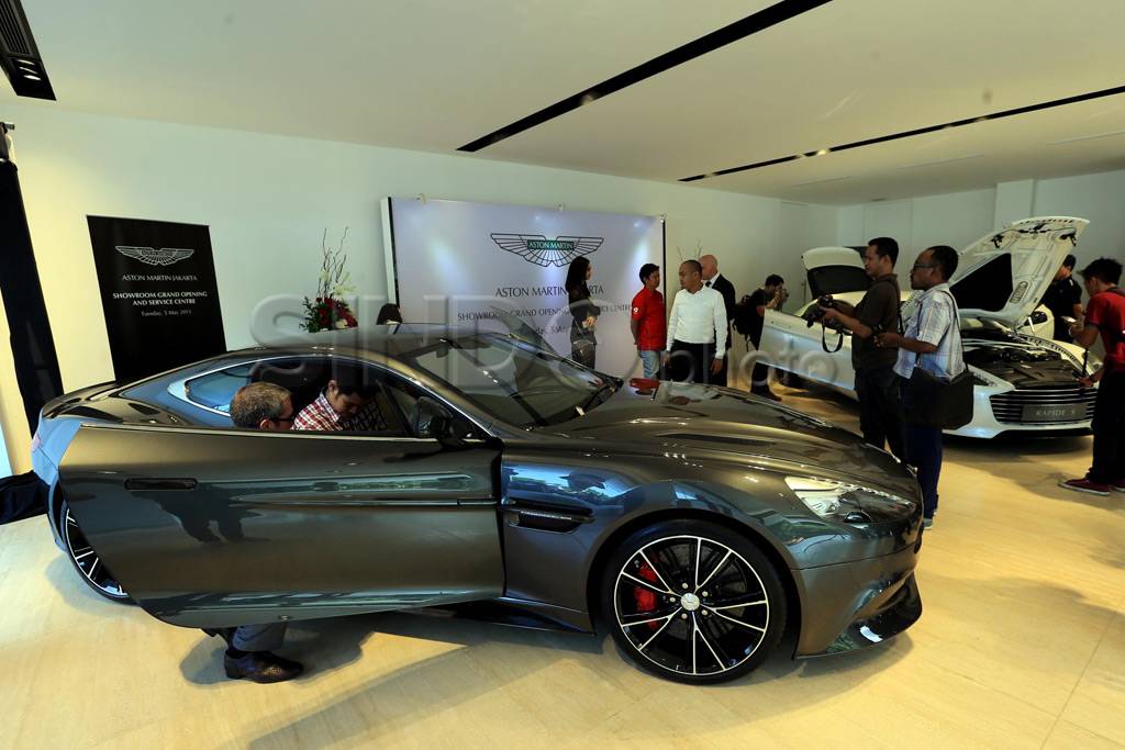 Showroom Perdana Aston...