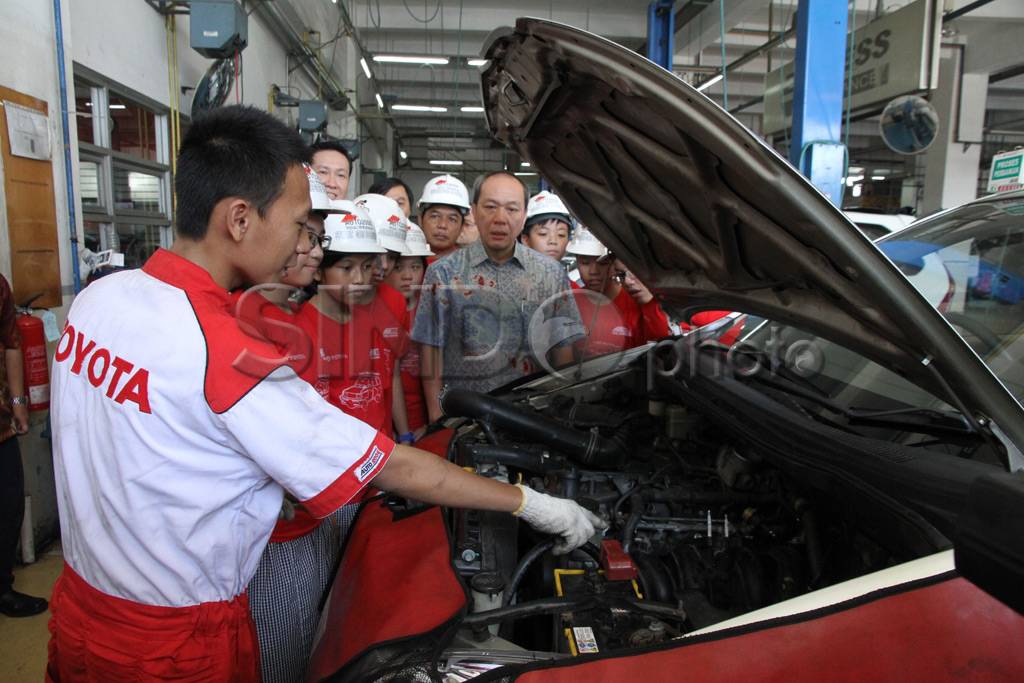 Student Goes to Bengkel