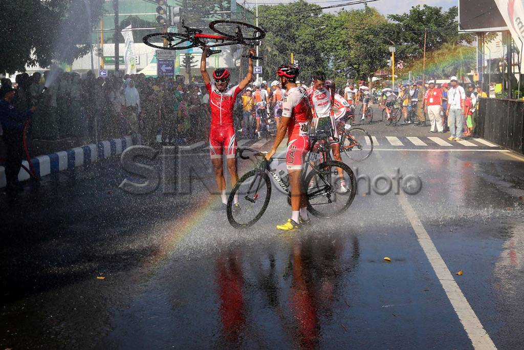 International Tour de...