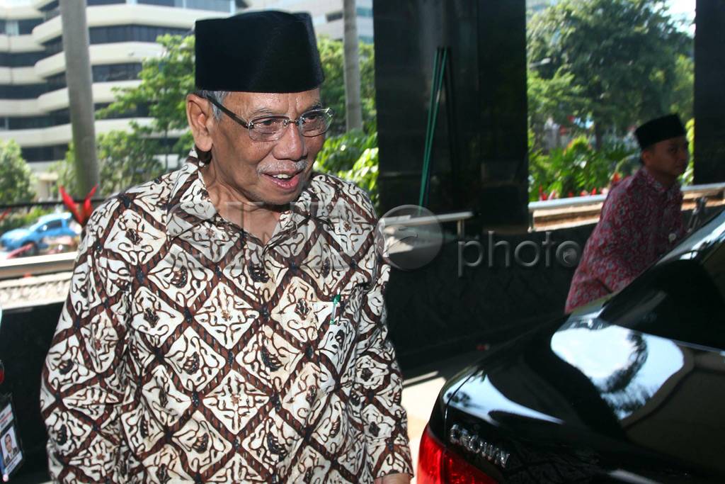 Hasyim Muzadi Datangi...