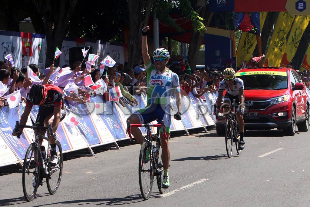 International Tour de...