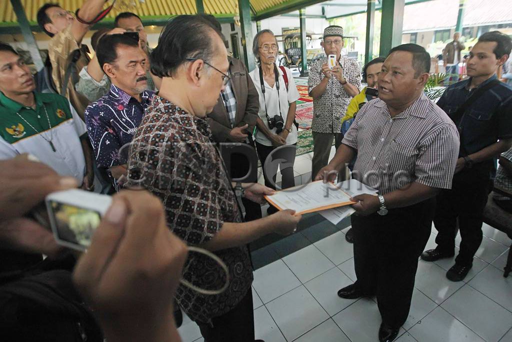 Abdi Dalem Kembalikan...