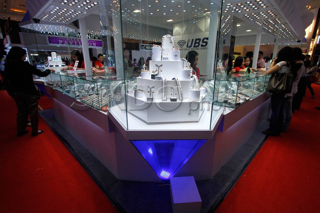 Ragam Perhiasan di Pameran...