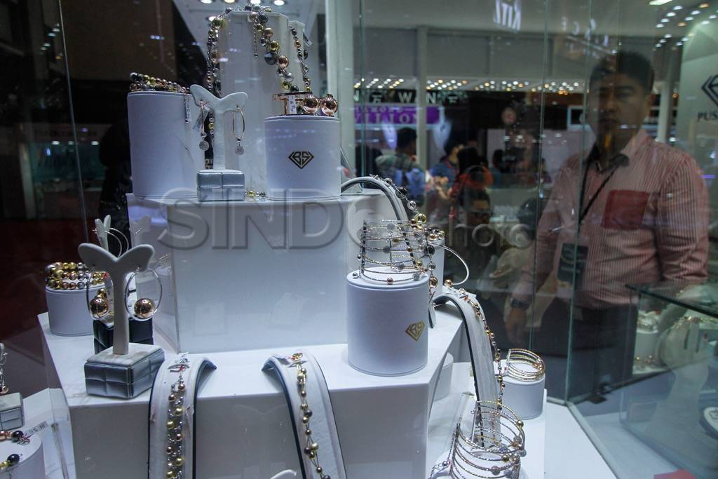 Ragam Perhiasan di Pameran...