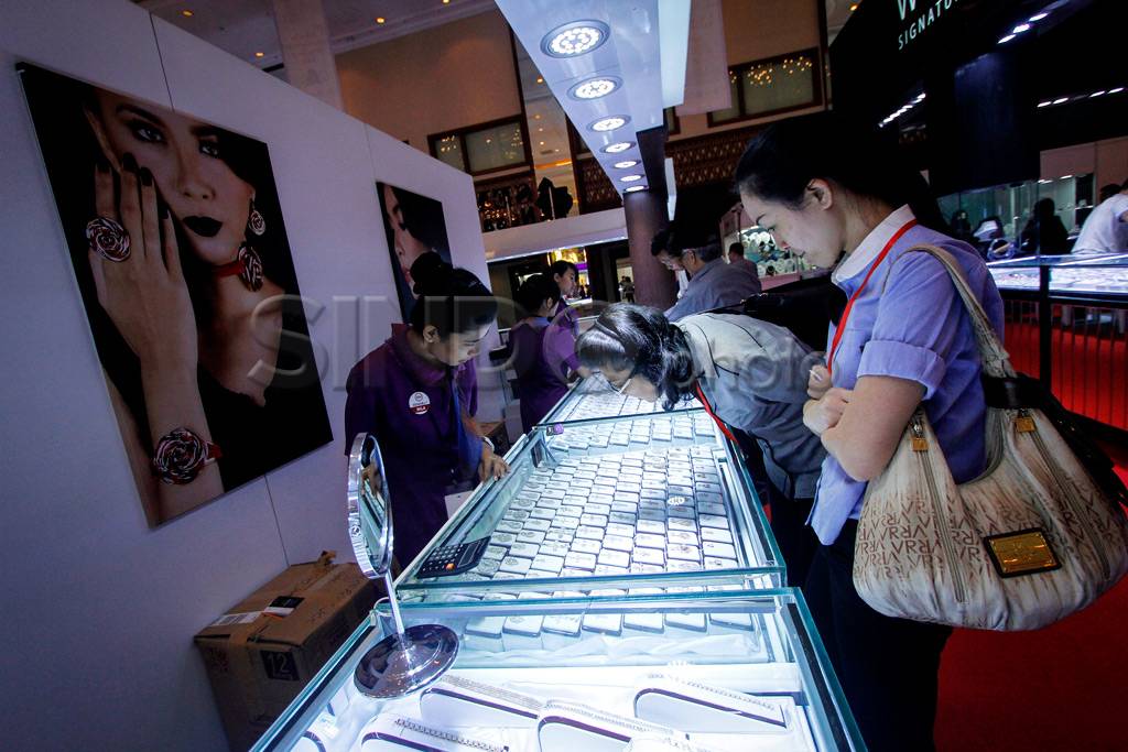 Ragam Perhiasan di Pameran...