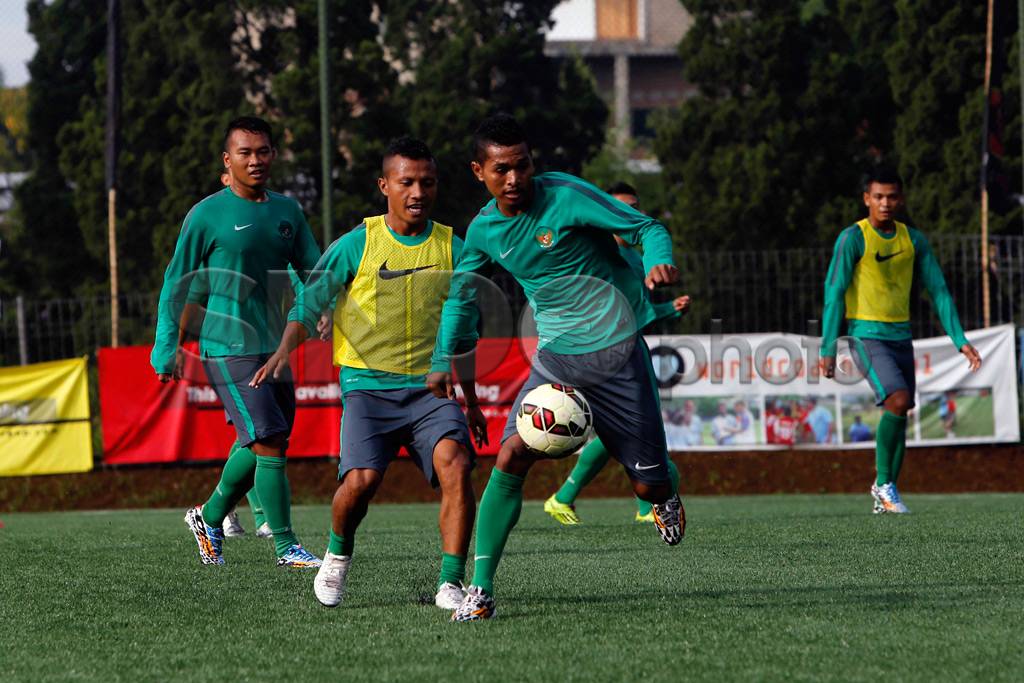 Aji Santoso Pimpin Latihan...