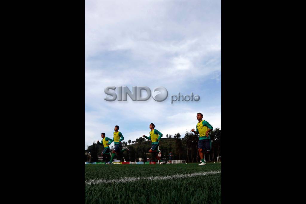 Aji Santoso Pimpin Latihan...