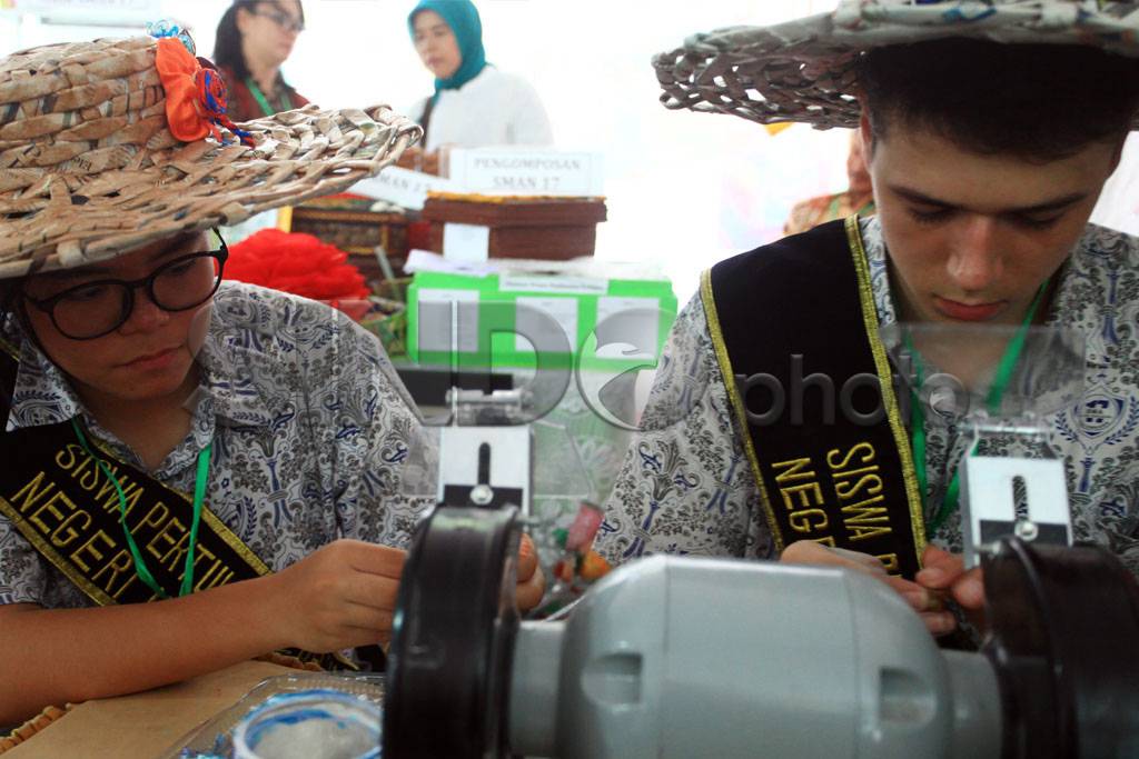 Pelajar Jerman dan Hong...