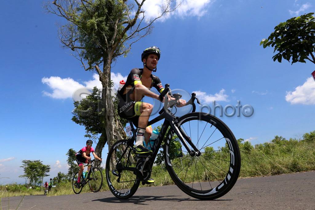 International Tour de...