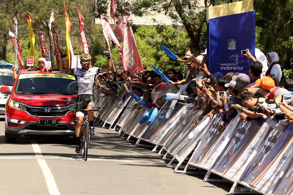 International Tour de...