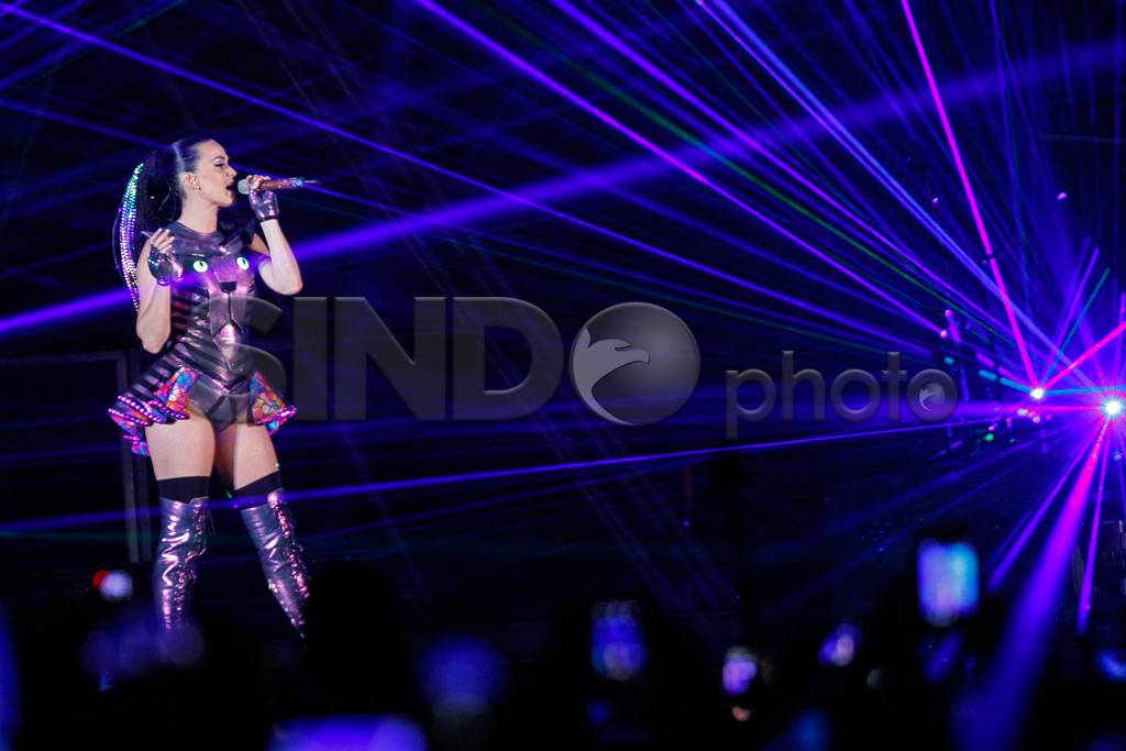 Aksi Katy Perry dalam...