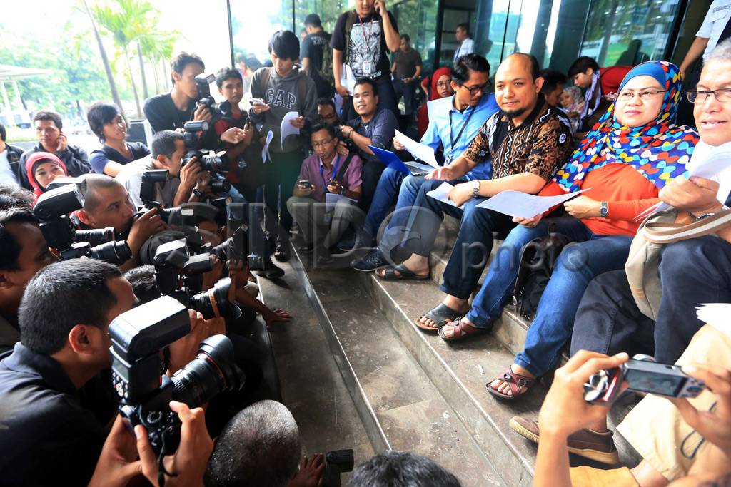 Novel Baswedan Ajukan...
