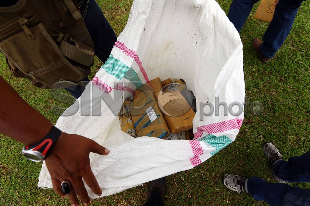 Barbuk Ganja 2 Ton Ditunjukkan...