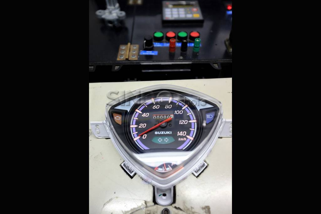 Melihat Pembuatan Speedometer...