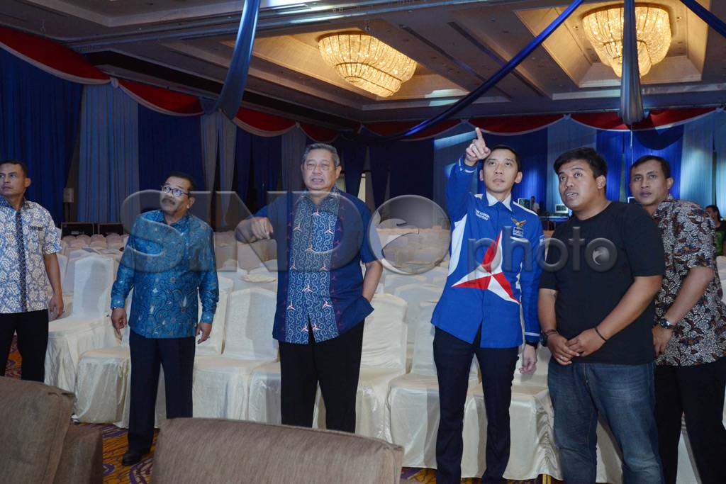 SBY dan Ibas Tinjau...