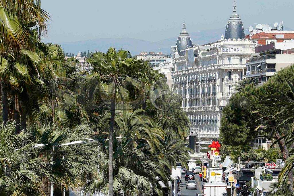 Cannes Berhias Jelang...