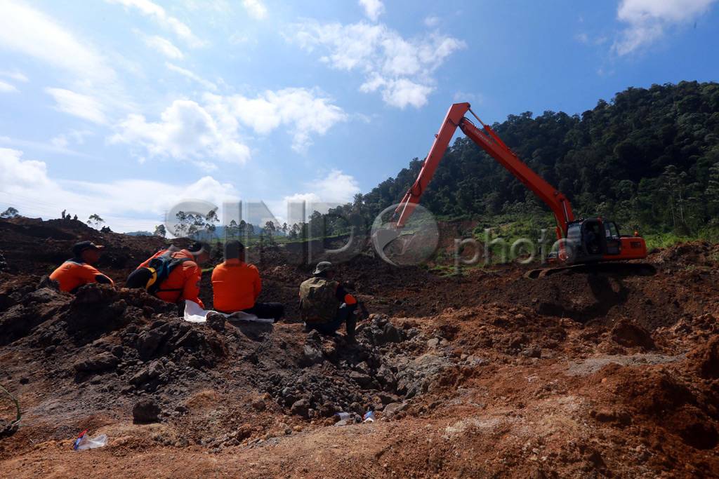 Pencarian Korban Tanah...