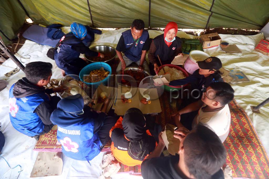 Pencarian Korban Tanah...