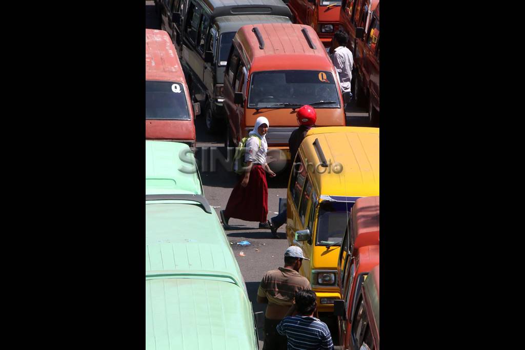 Angkot dan Bemo Mogok...