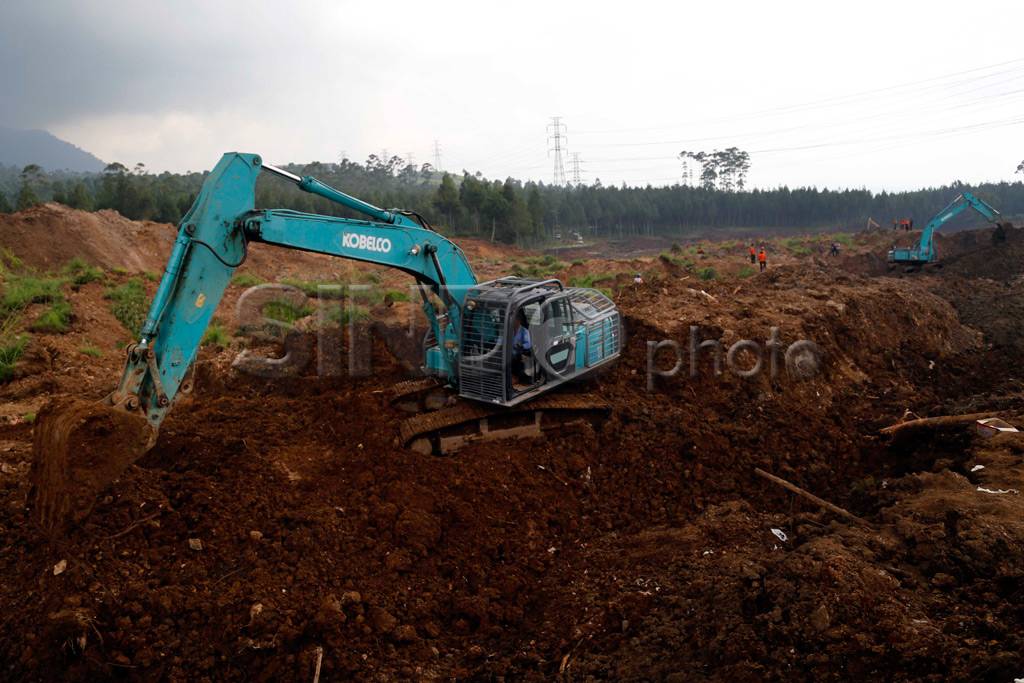Hujan Turun, Pencarian...