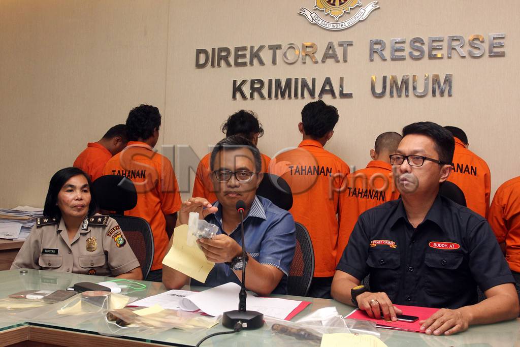 Polisi Bekuk Komplotan...