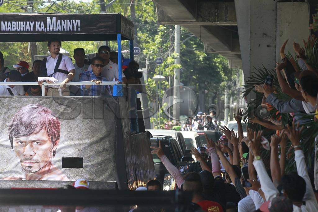 Ribuan Warga Manila...