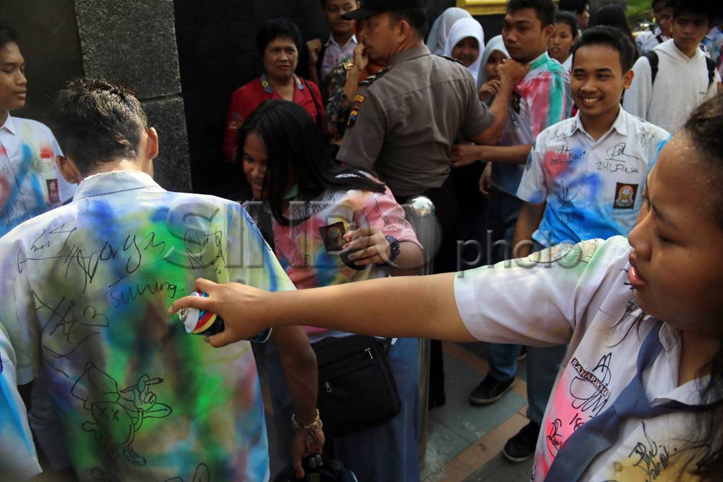 Aksi Corat-Coret Masih...