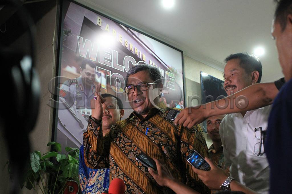 Senyum Aher Seusai 14...