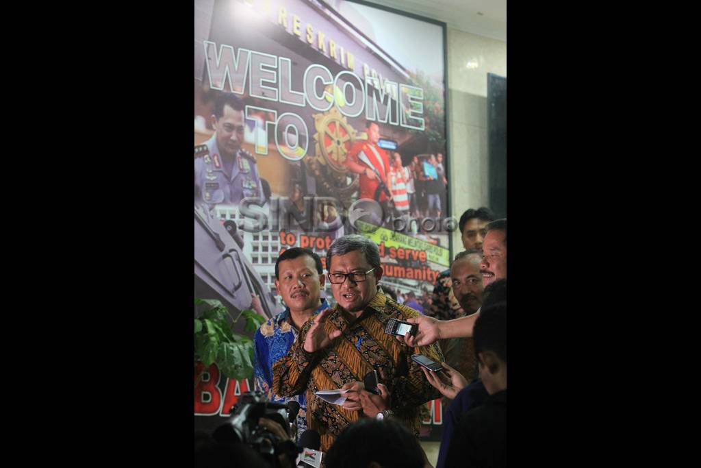 Senyum Aher Seusai 14...