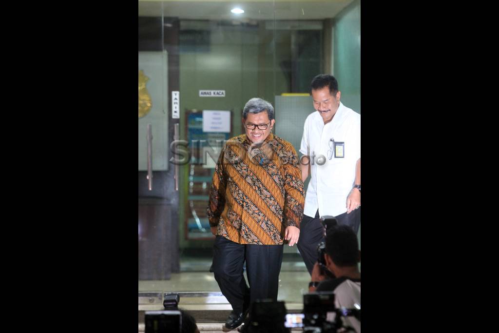 Senyum Aher Seusai 14...