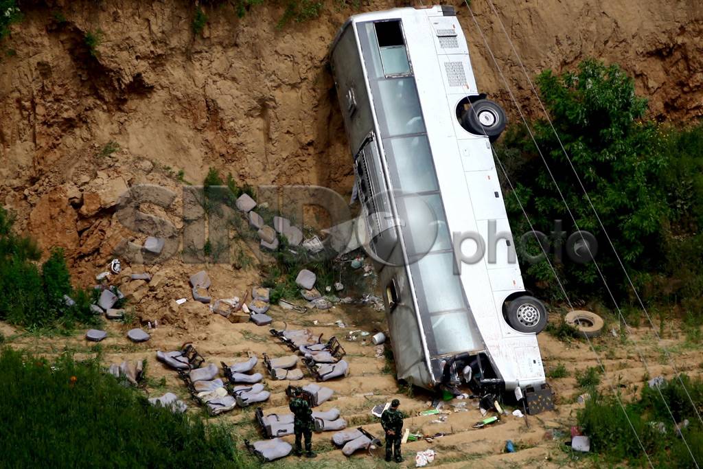 Bus Masuk Jurang di...