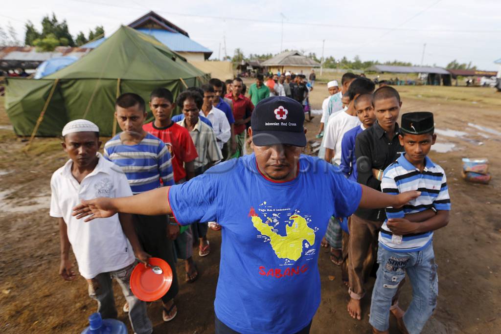 Antre Jatah Makan Imigran...