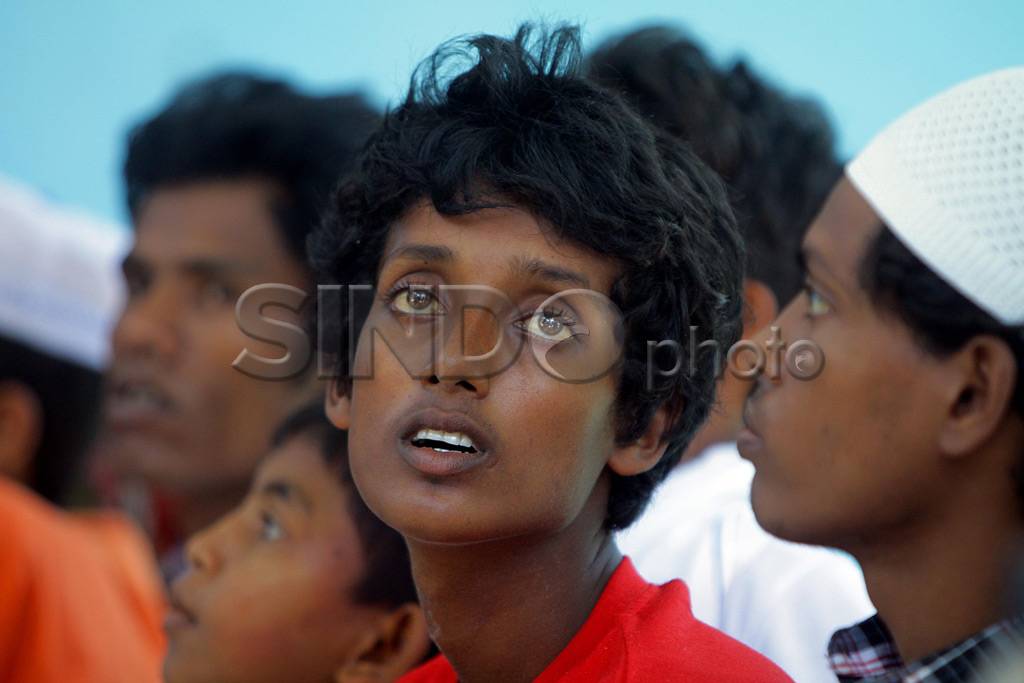 Imigran Rohingya Dipindahkan...