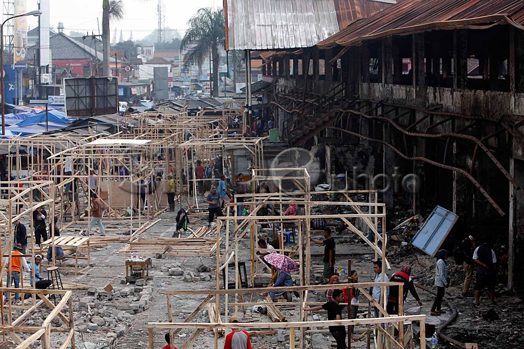 Pedagang Pasar Panorama...