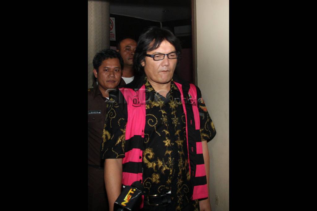 Kejaksaan Agung Tahan...