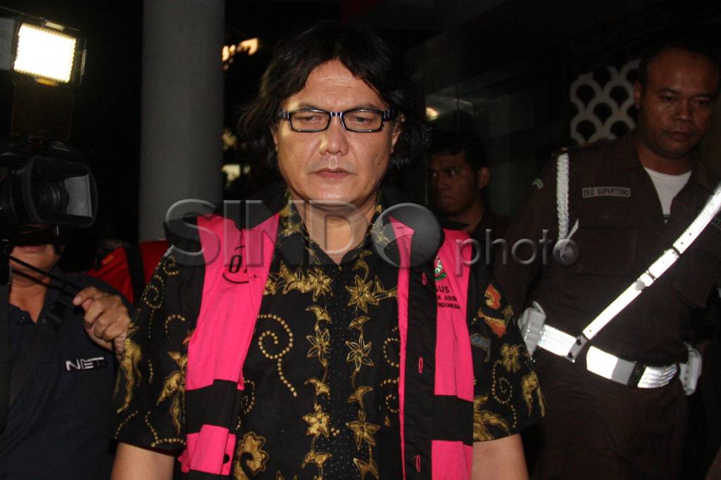 Kejaksaan Agung Tahan...