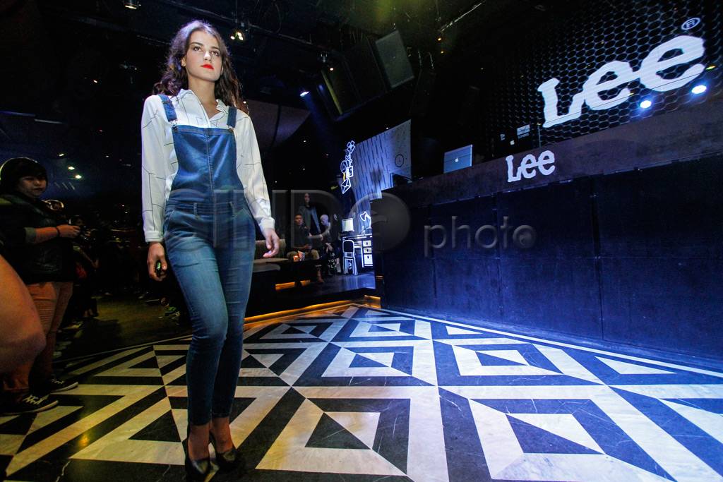 Lee Perkenalkan Jeans...