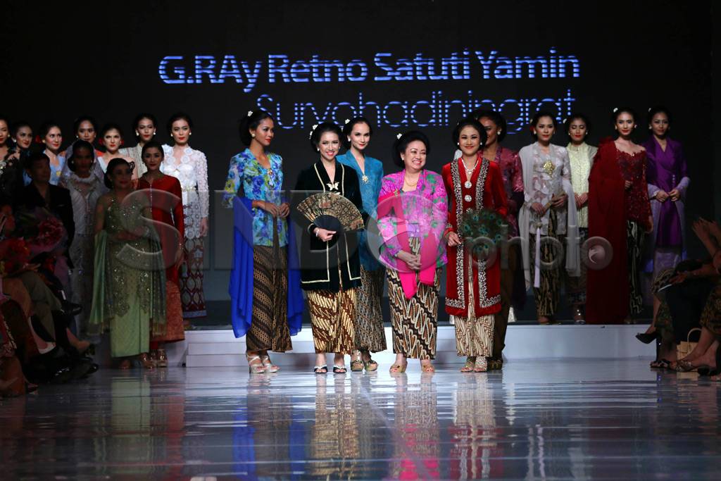 Kebaya Buka Gelaran...