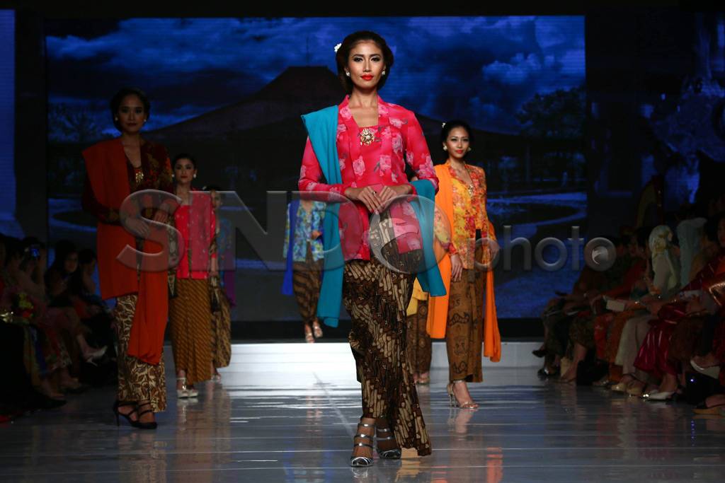 Kebaya Buka Gelaran...